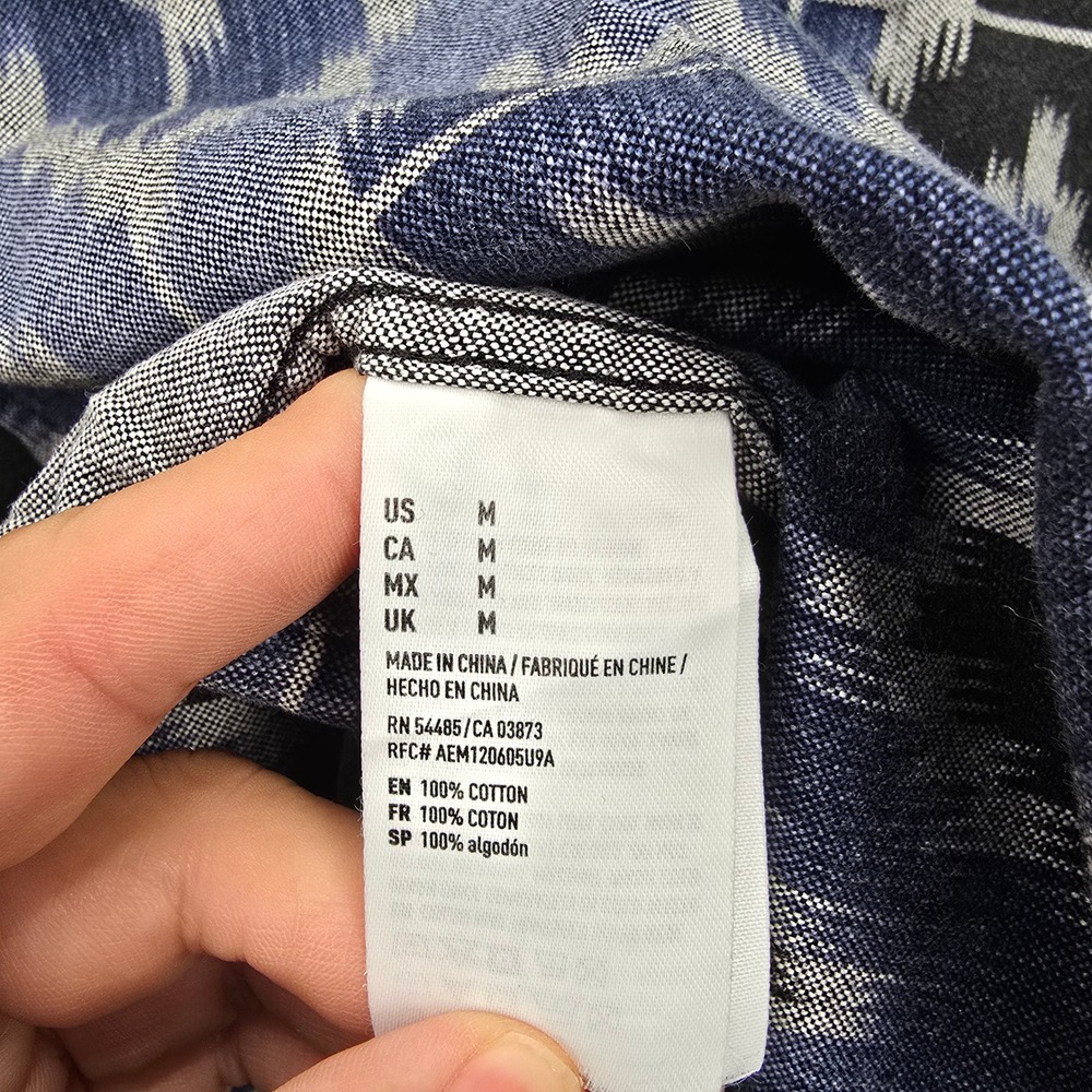 American Eagle Shirt Mens Medium Blue Black Ikat Zig Zag Chevron Pattern Casual - Picture 7 of 8